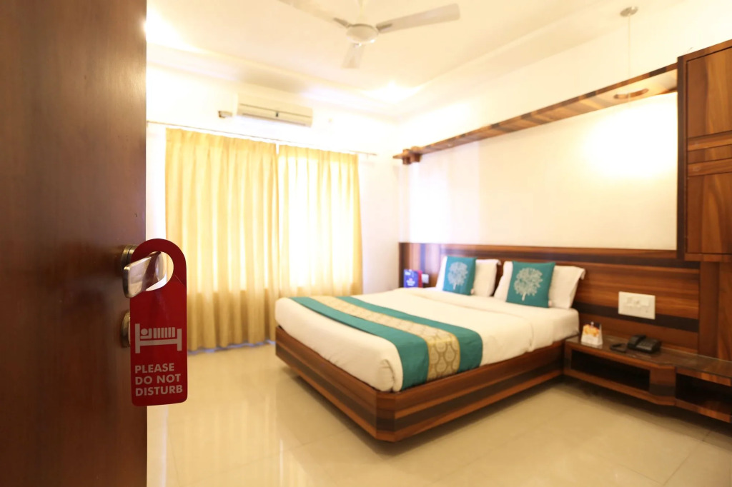 OYO 8190 Hotel Satyan Inn