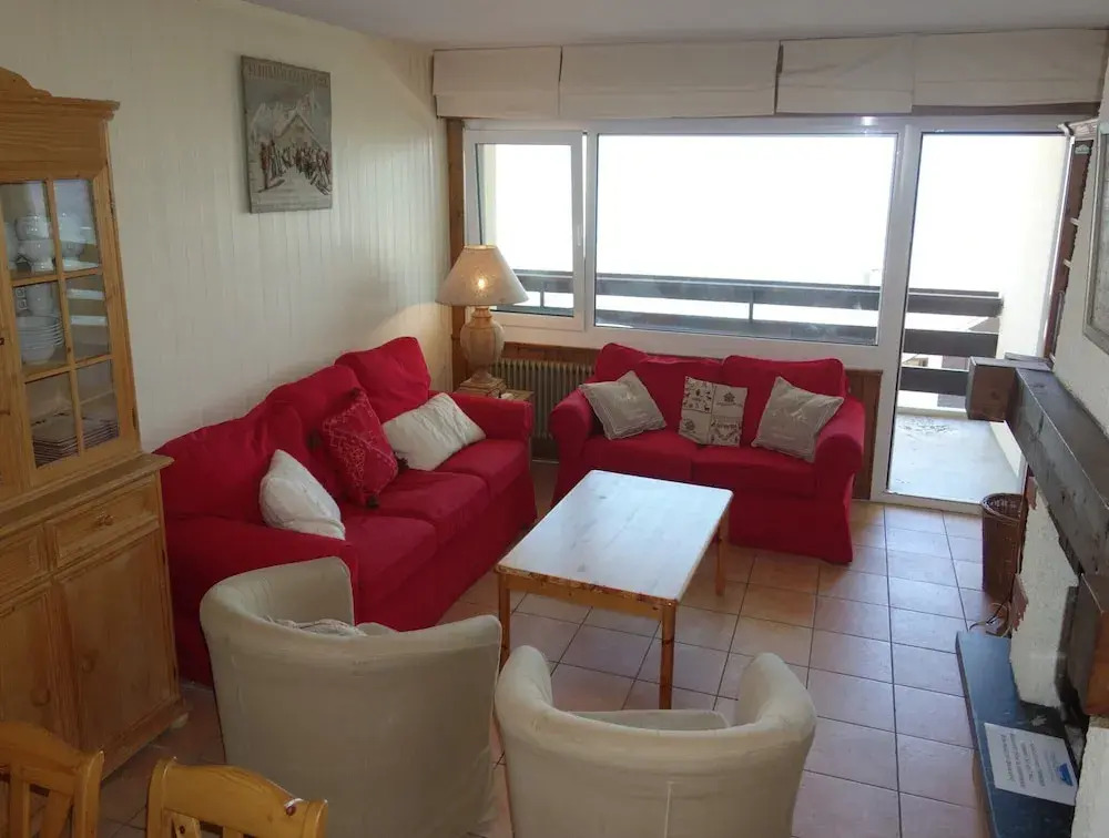 Spacious Apartment With Garden Furniture