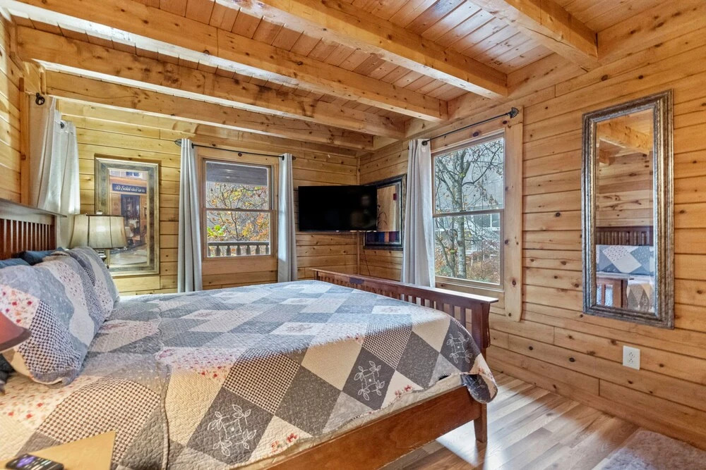 Real Log 4 2 Views Hot tub 15 min to Gburg PF