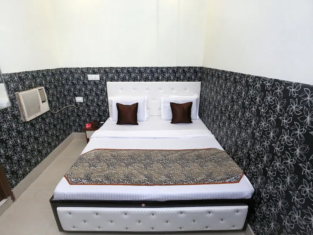 OYO 12163 Hotel Aaryan