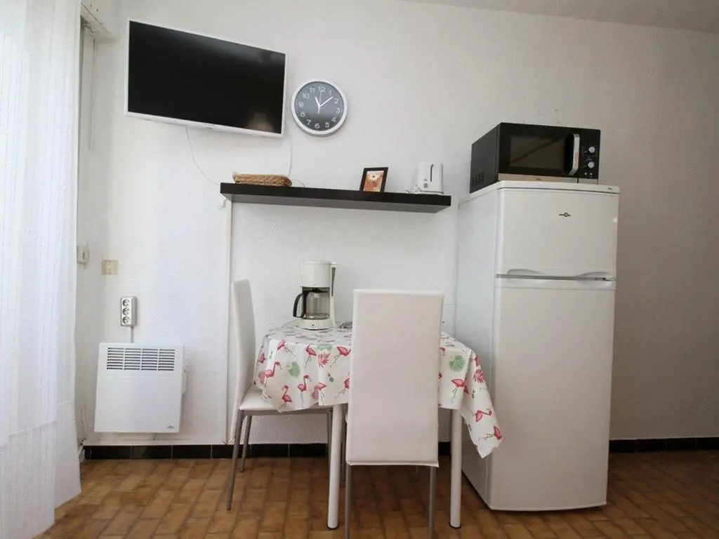 Appartement Balaruc-les-Bains, 1 pièce, 2 personnes - FR-1-553-87