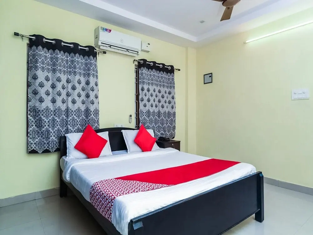 Royal Residential Lodge by OYO Rooms