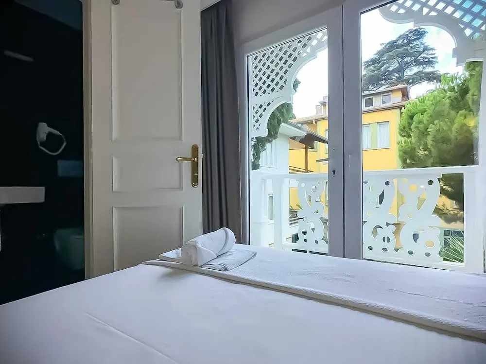 White Palace Otel