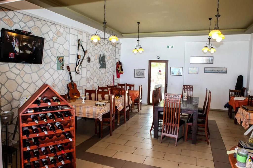 Amoudi Studios Apartments Hotel