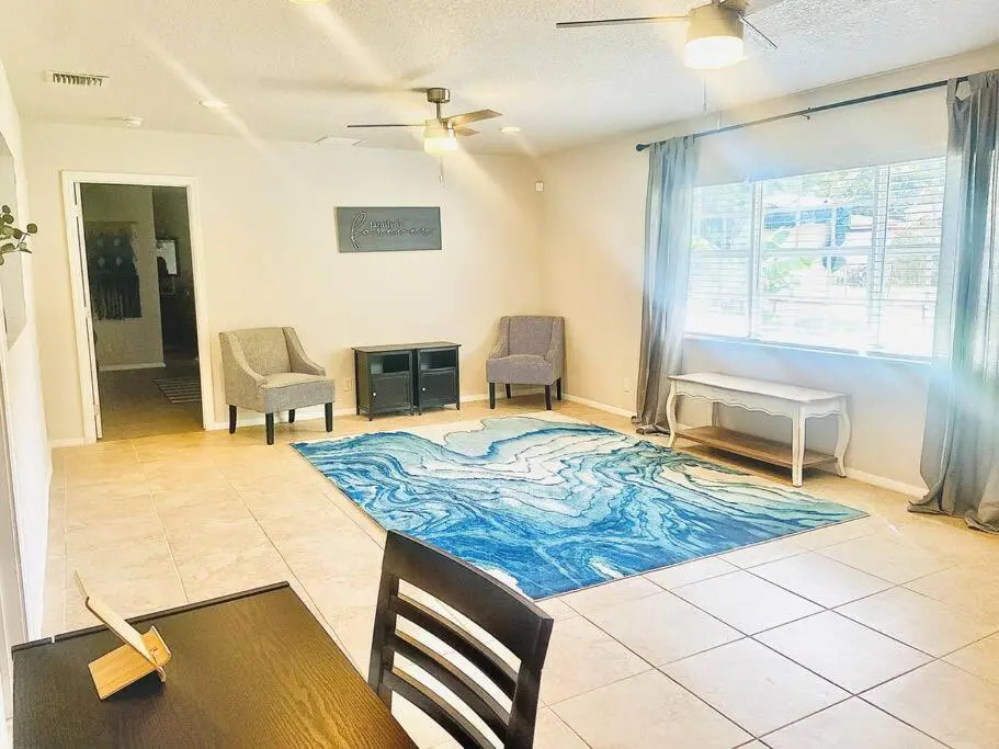 XL Fully Loaded 4Br 3BA Close to Beach & Downtown