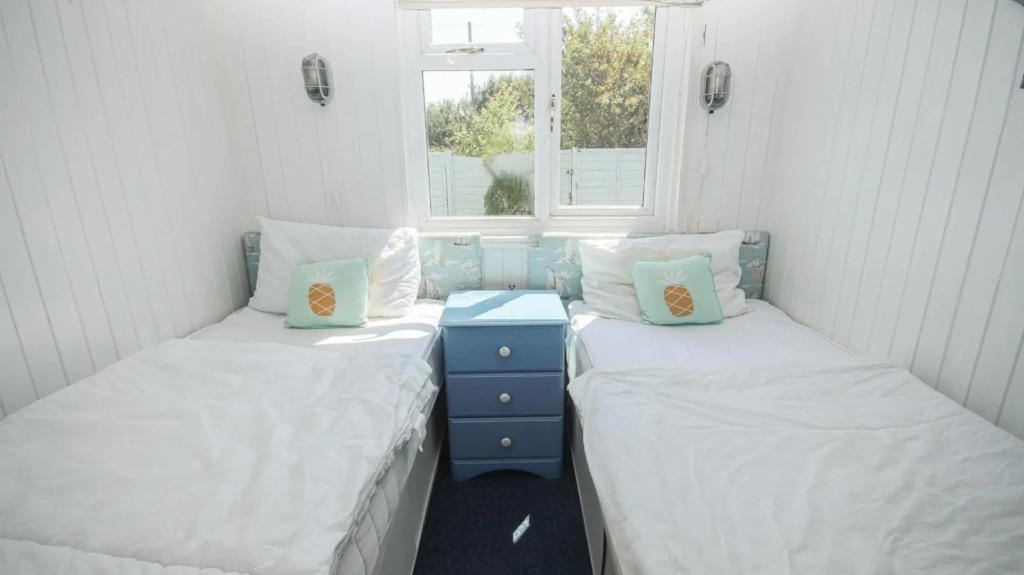 17H Medmerry Park 2 Bedroom Chalet
