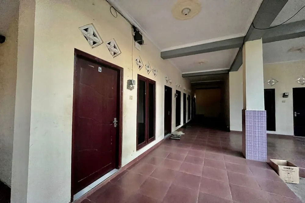 OYO Life 93504 Kost Krisna
