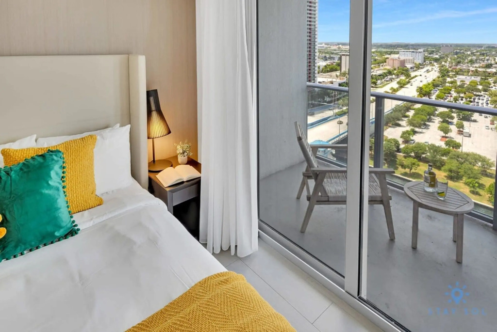 Bayview Luxury 3BR Condo Stunning Amenities