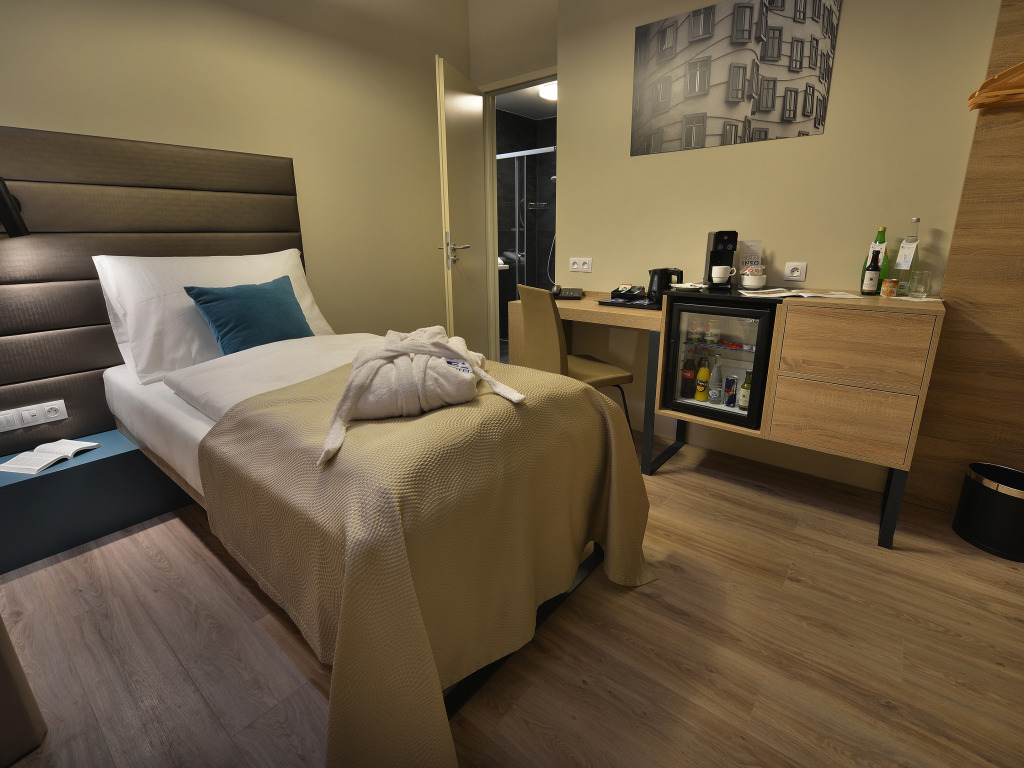 EA Hotel New Town