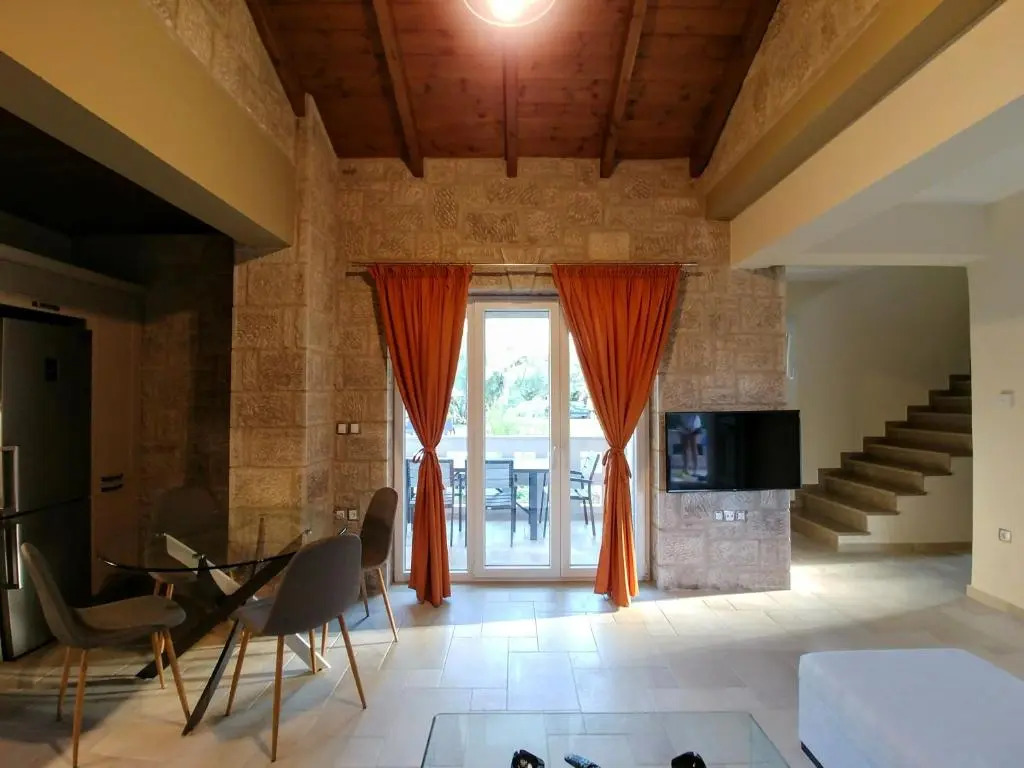 Villa *FRYNI*/5 from sea & center/Mountain View