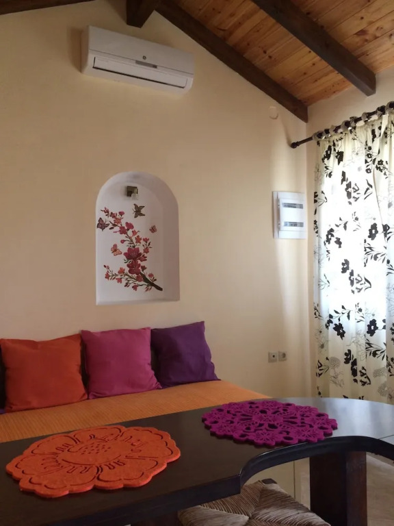Elenas Seaside Apartments & Studios