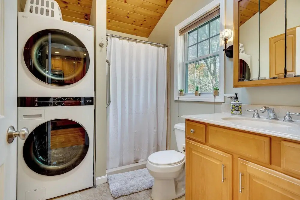 < 1 Mi to Dtwn Ogunquit! Coastal Family Retreat