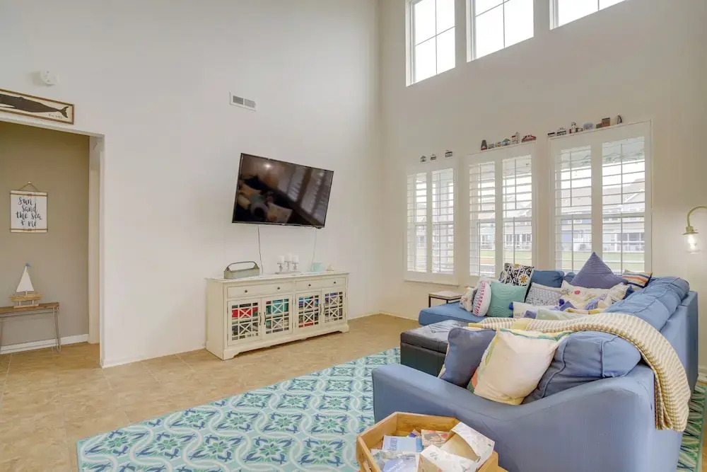 Shuttle to Beach: Millville Townhome w/ Porch