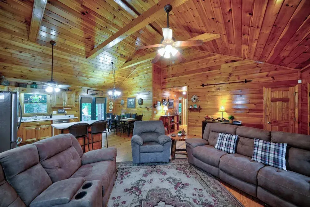 Mountain Community Home In Ellijay! Games, Private Hot Tub and Sunsets!