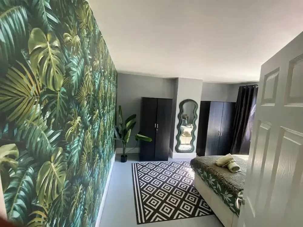 4 Bd House - Sleeps 8 With Garden & Parking