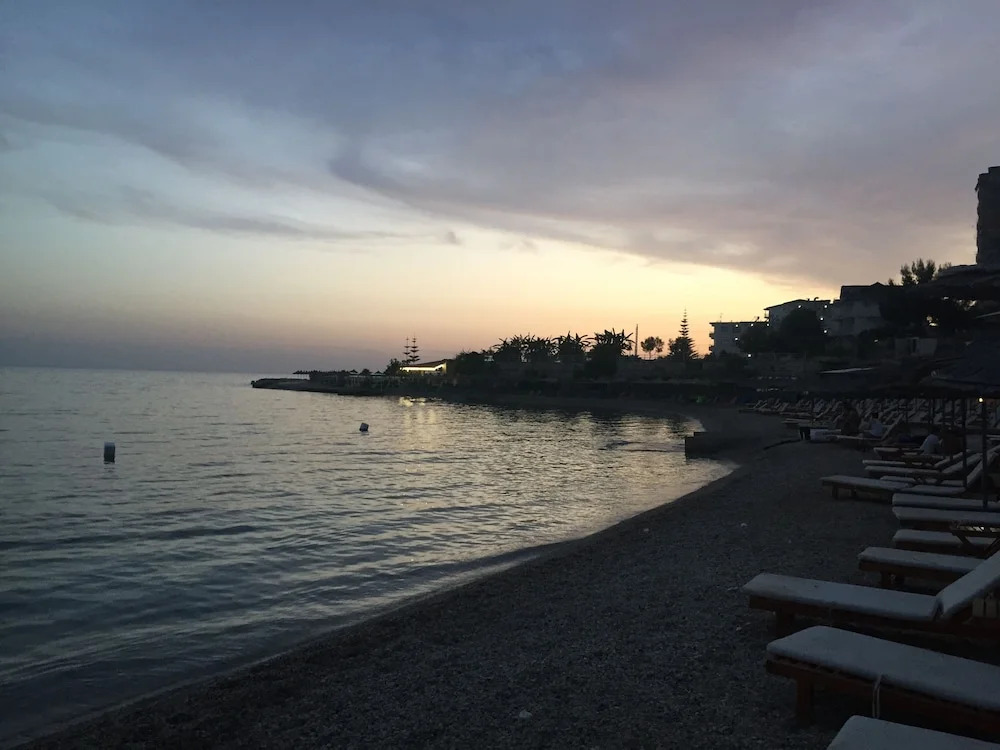 Detjon Beach Apartments