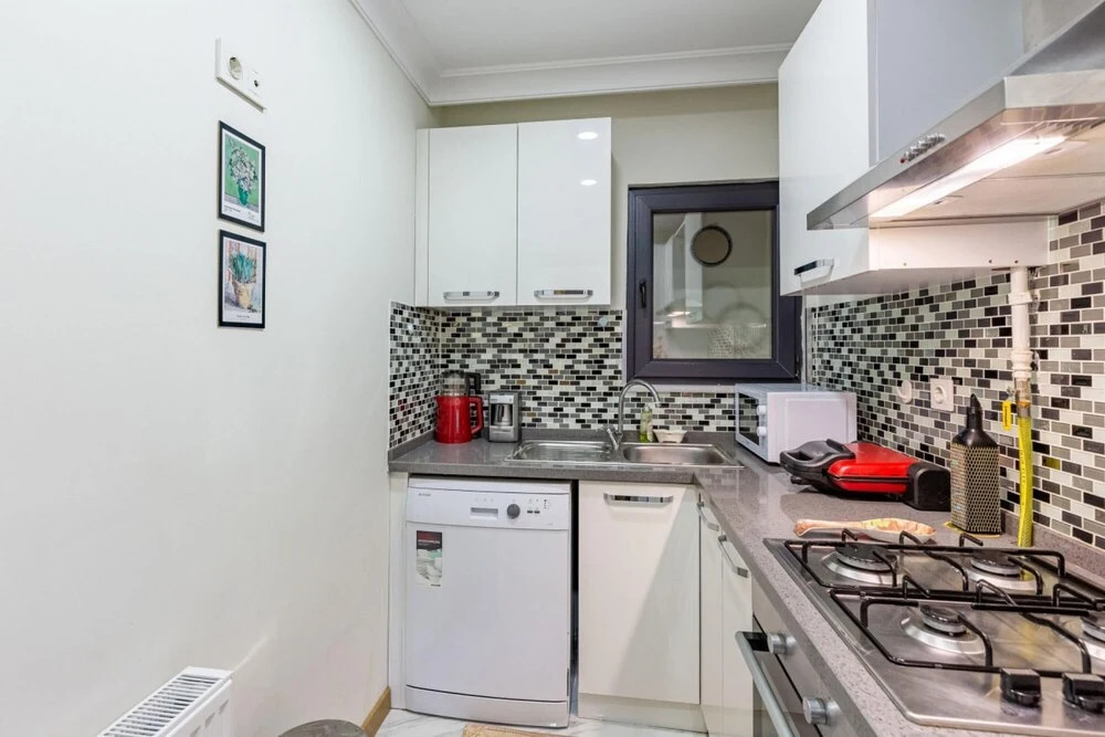 Modern Flat Near Public Transportation in Maltepe