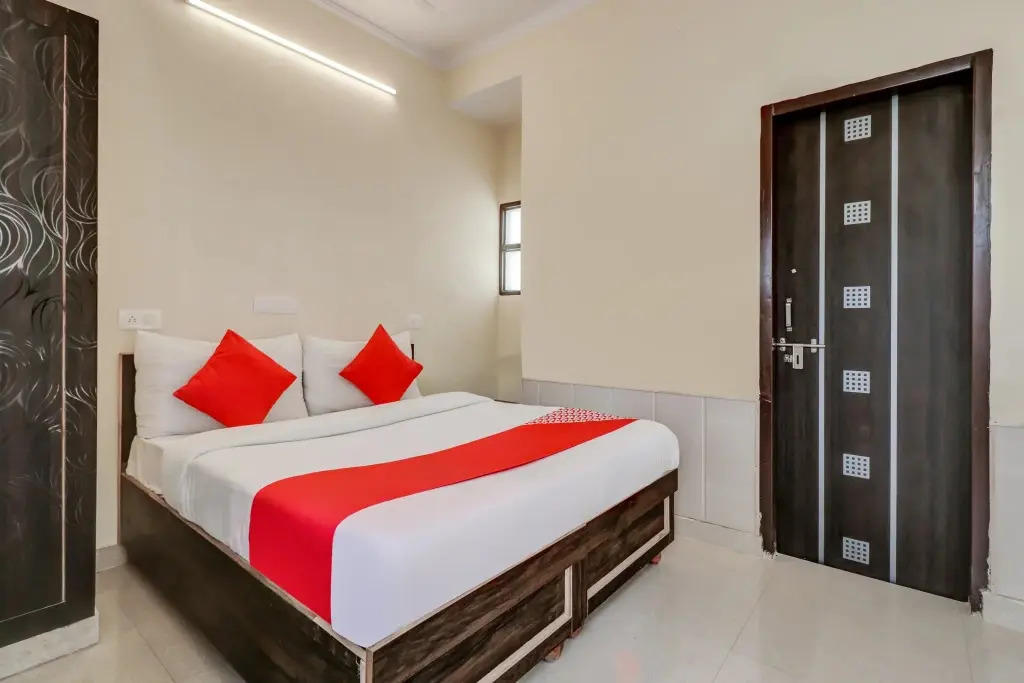 Hotel Sapphire by OYO Rooms