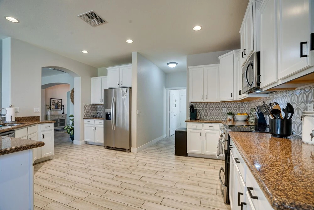 Luxe Surprise Home: Pool, Putting Green & Hot Tub!