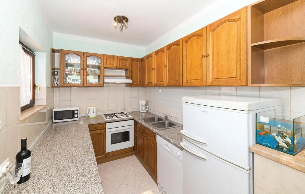 Five-Bedroom Holiday Home In Kastel Novi