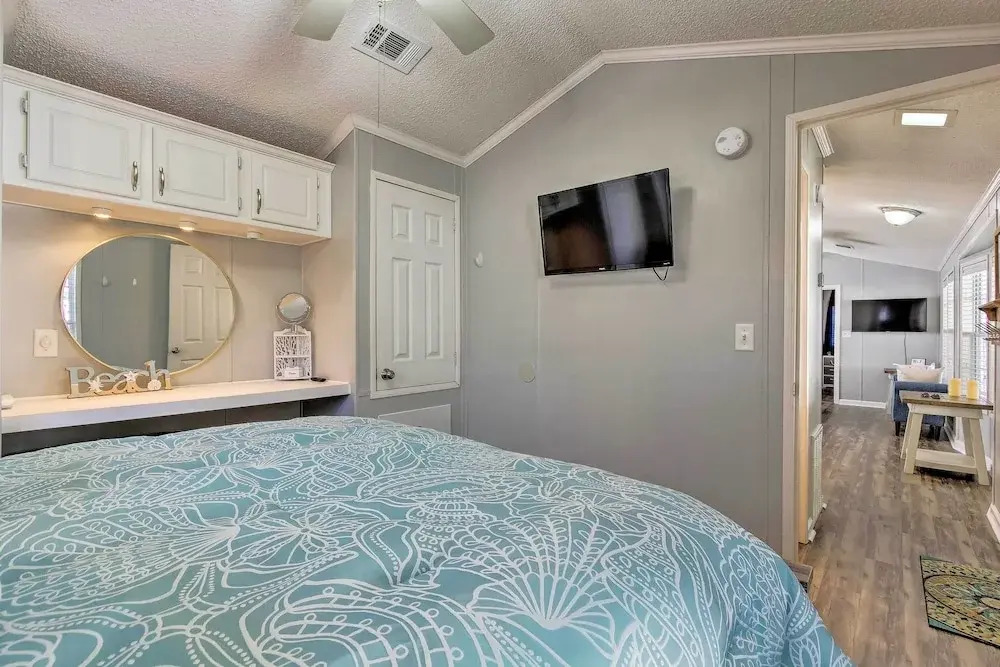 Walk to Beach: Miramar Tropical Cabana w/ Deck!