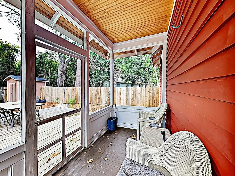 Sunny W/ Wraparound Porch 2 Bedroom Home