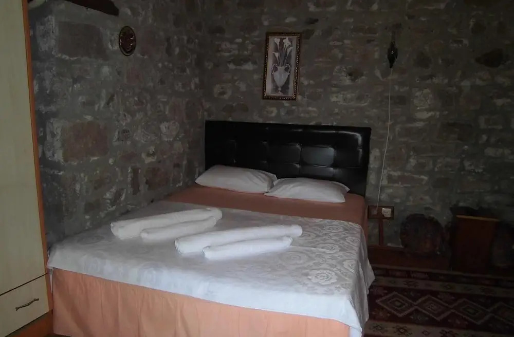 Assos Tasli Kosk