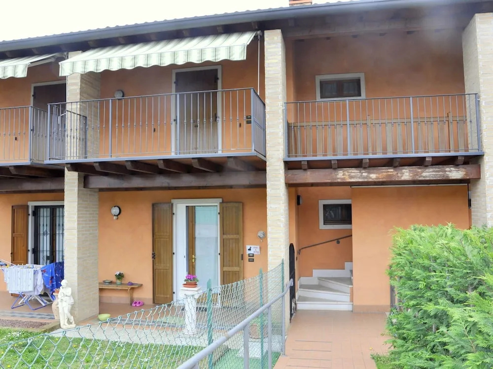 In a Quiet Area and not far From the Lake, Balconies Overlooking the Vineyards