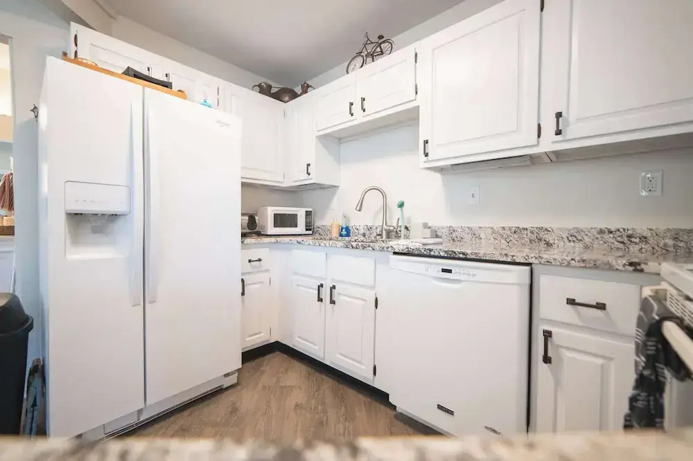 Windmill Cottage at Abbey Springs Near Lake & Shops!