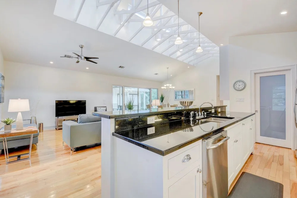 2408 Wilson Street House by RedAwning