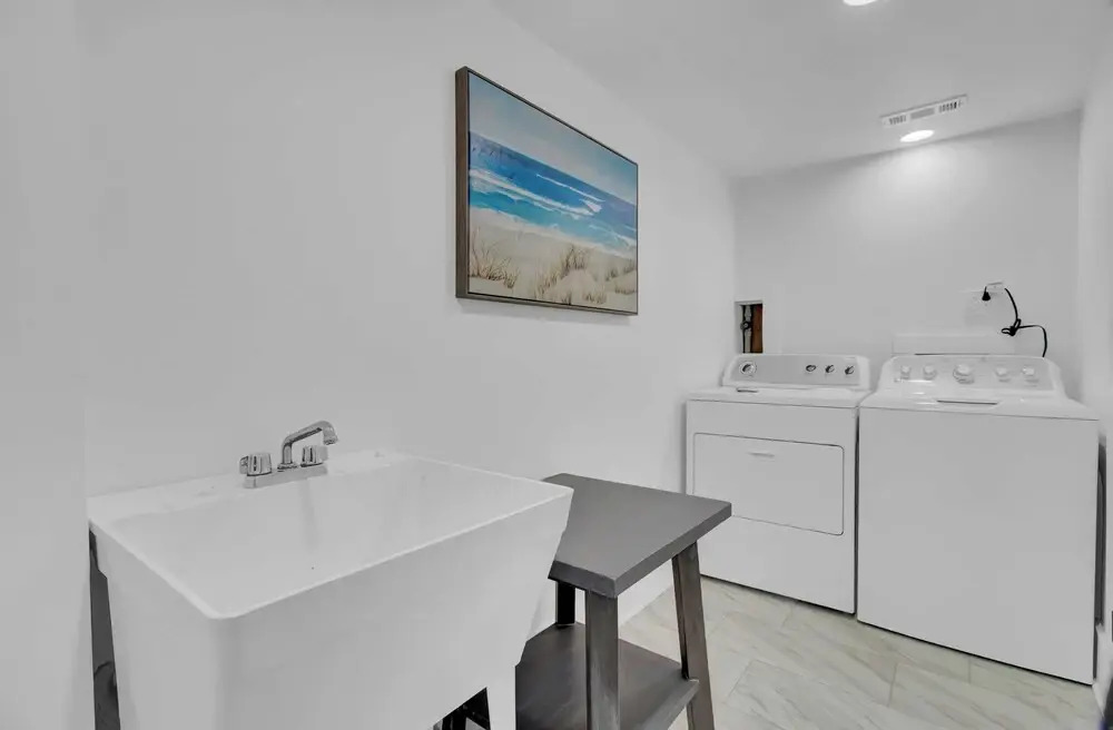 29 Ocean Point Avantstay Luxe Kitchen, Balcony