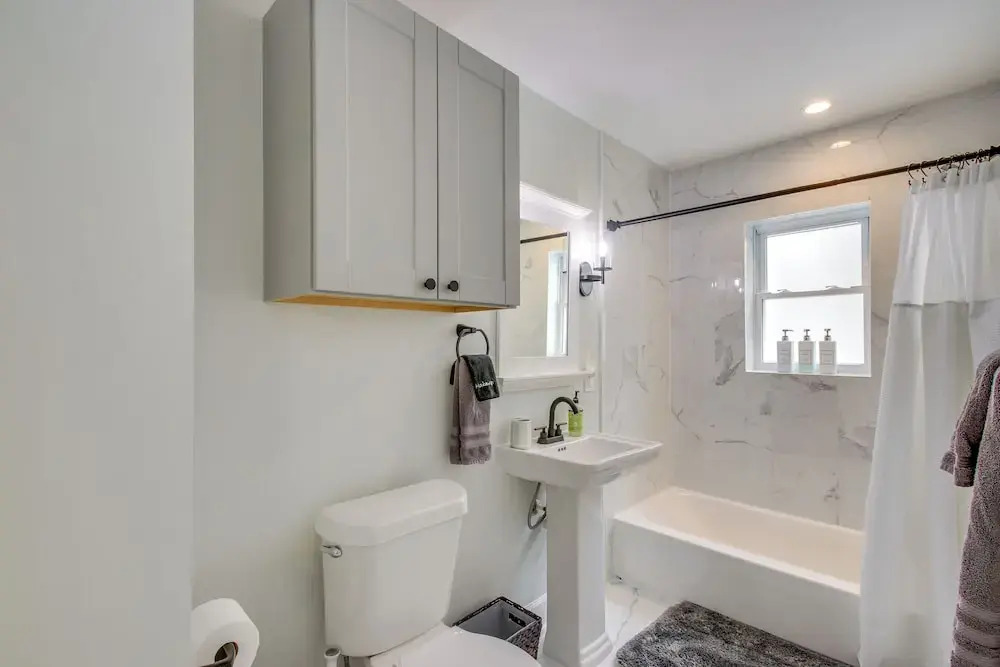 Convenient OKC Apartment: 4 Mi to Dtwn!