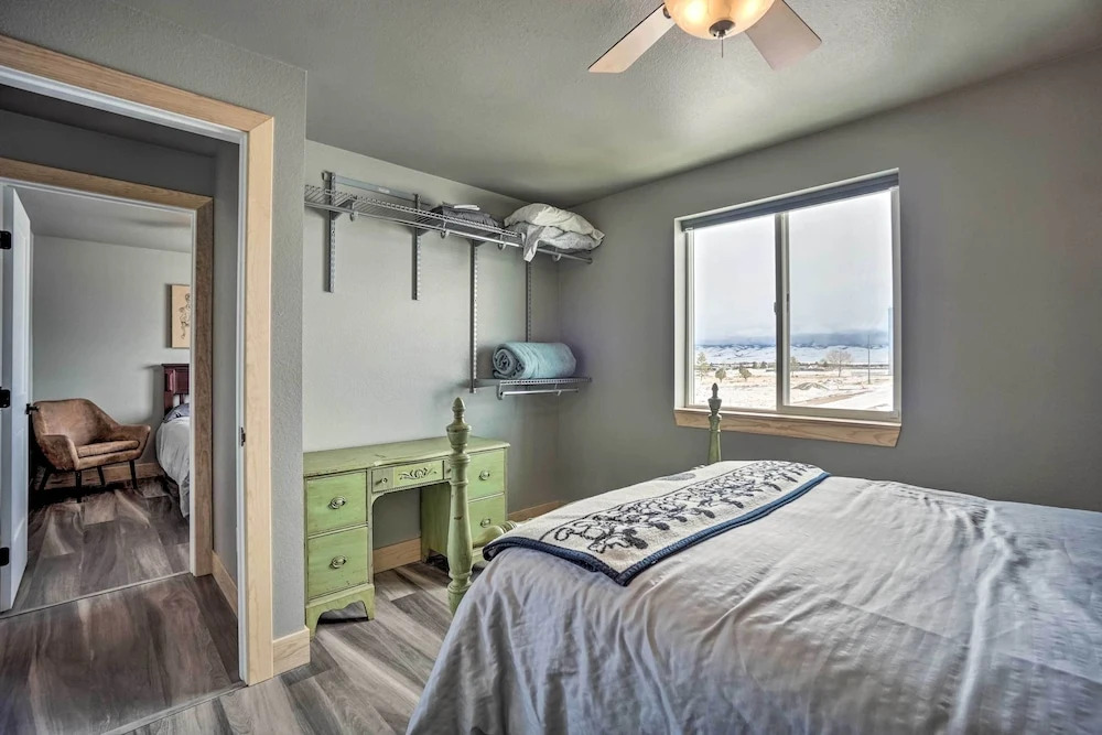 Spacious Saratoga Condo w/ Mountain Views!