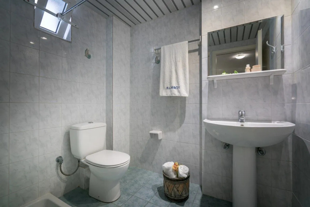 Alamis Hotel & Apartments