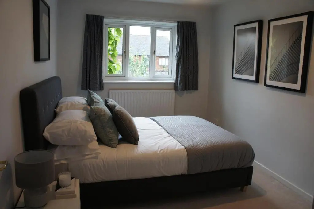 Urban Accommodations - The Thames