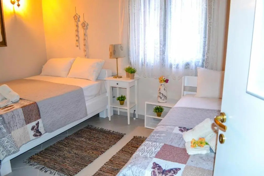 Nikos Stone House 80m from the beach with wifi