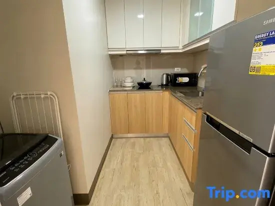 Gentry Manor - Bright Unit with Balcony near Okada & Airport - 6C