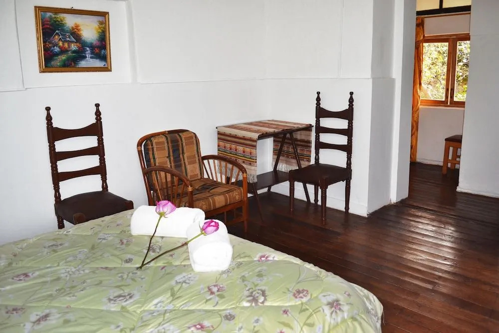 Colonial House Inn