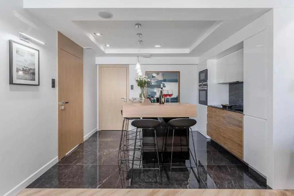 DEO PLAZA Premium Suites & Riverside by Downtown Apartments