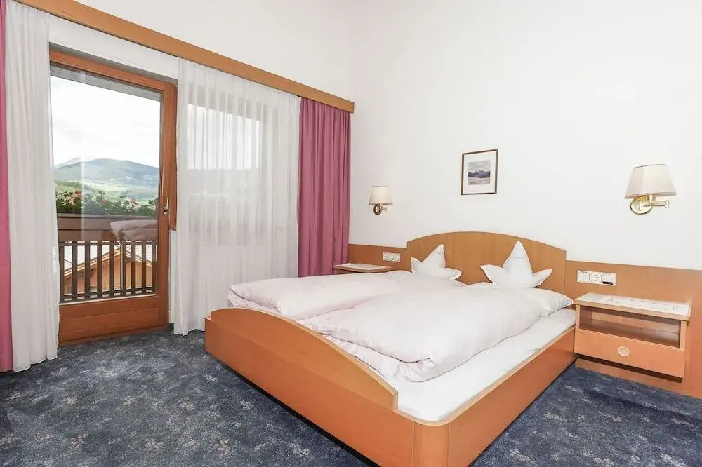 Laurena Aparthotel near Brixen