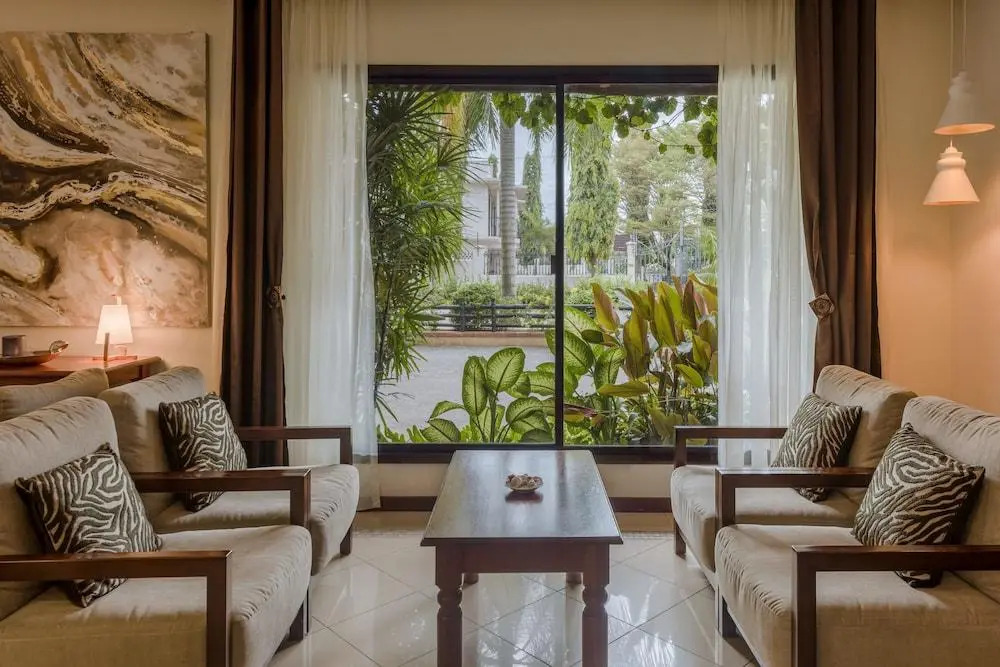 Sea Cliff Court Hotel & Luxury Apartments