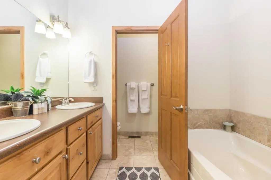 Elkhorn Townhome 1947 Townhouse