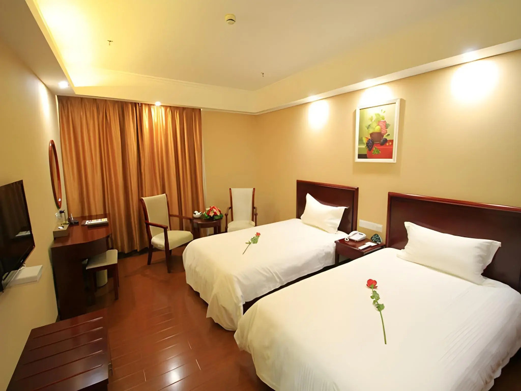 GreenTree Inn Jieyang North Linjiang Road Express Hotel