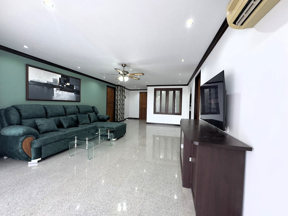 Spacious 2BR Condo - 3 Balconies & Green Views