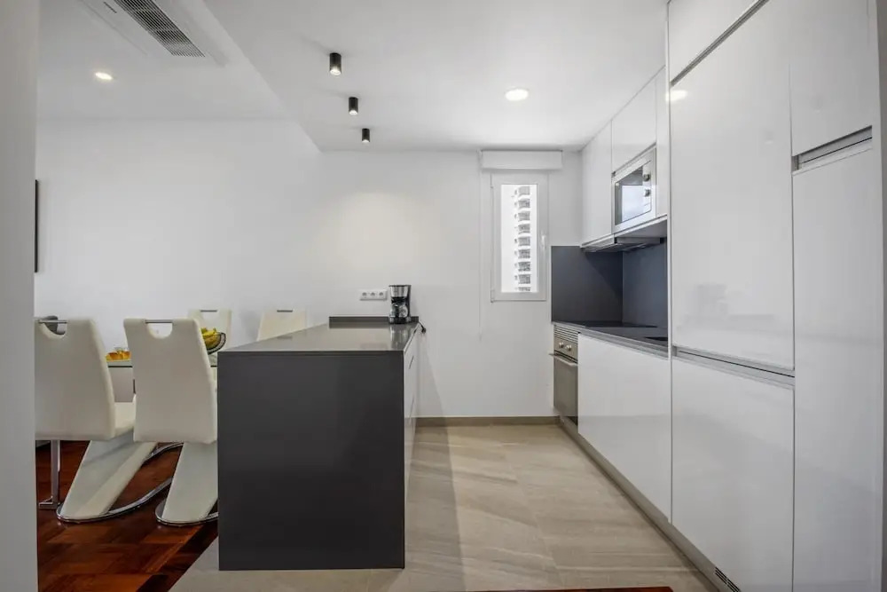 Lido Sunrise Apartment by Homie