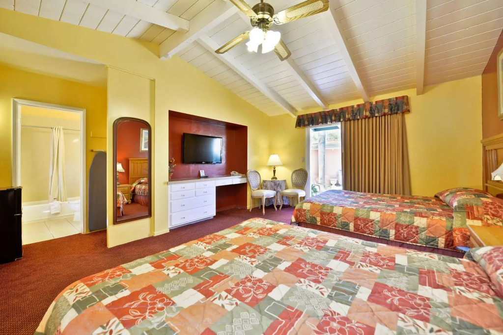 Fallbrook Country Inn