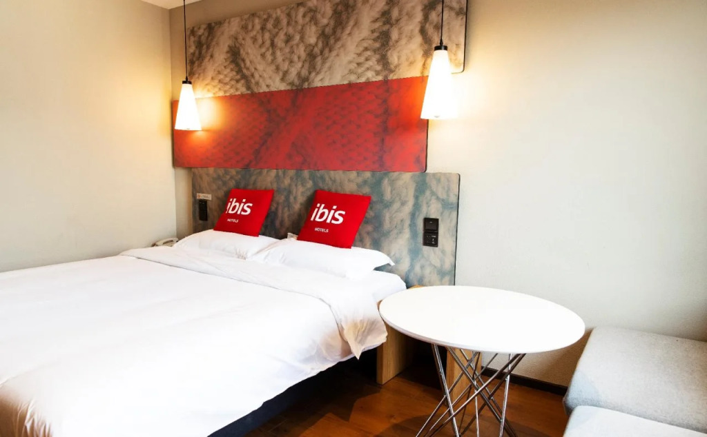 ibis Xinzhou Qiyi Road Hotel