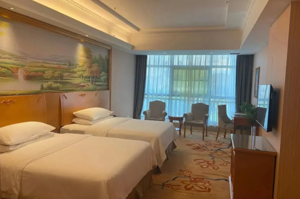 Vienna Hotel (Beijing Jiugong Metro Station)