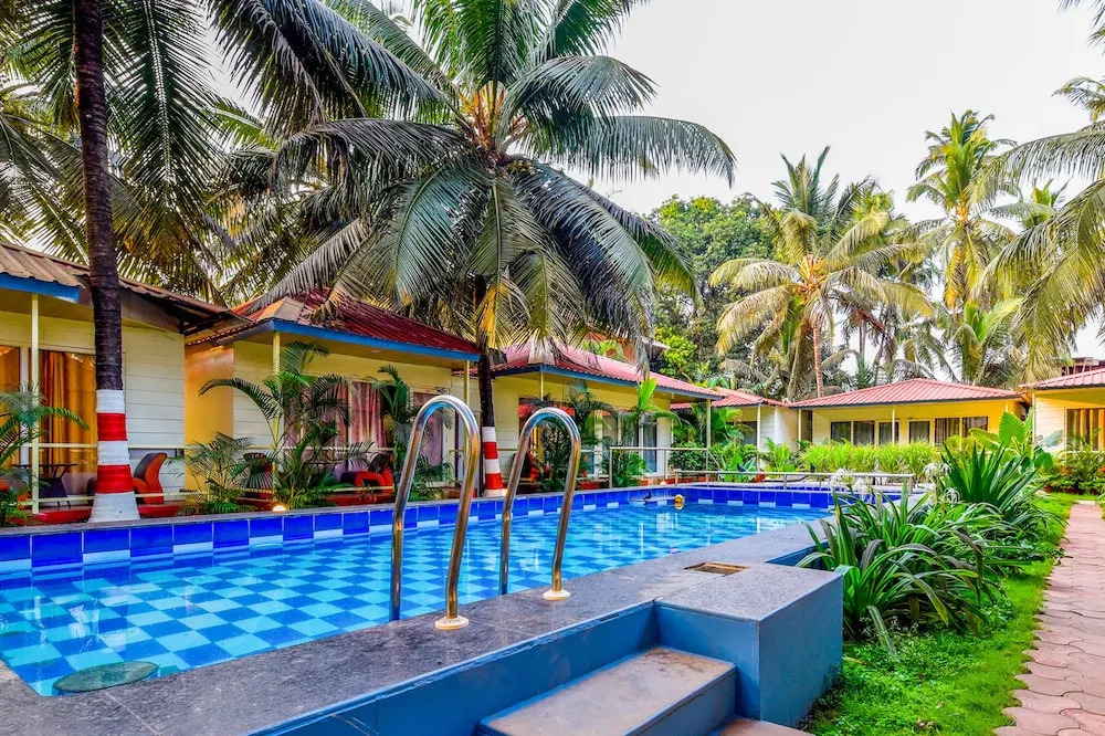 Fabhotel Bellini Morjim Resort