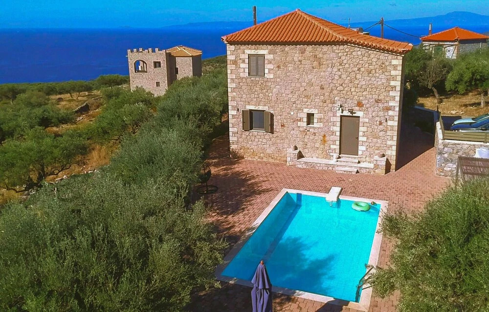 Nice Home in Kardamyli With 4 Bedrooms, Outdoor Swimming Pool and Swimming Pool